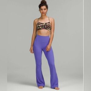 Lululemon Groove Super-High-Rise Flared Pant Nulu
Charged Indigo